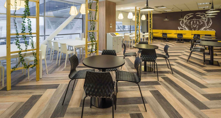 Uni 550 – silla profesional HoReCa, disponible en varios colores