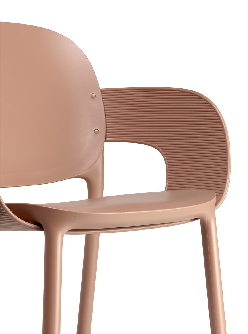 Silla de exterior Hug II. - en diferentes colores