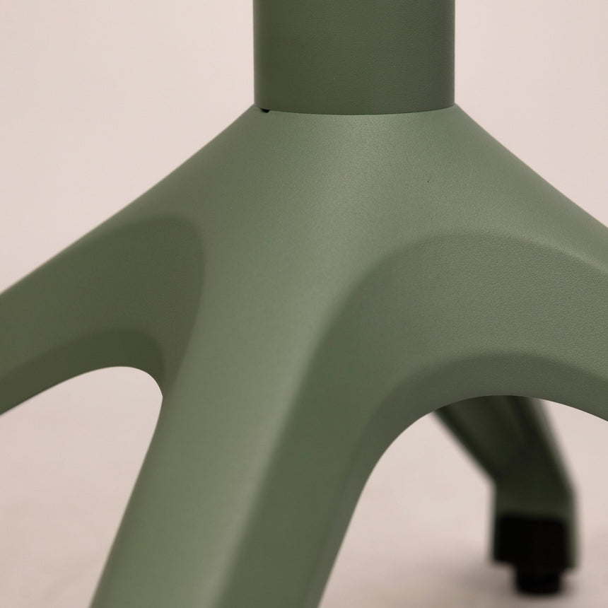 Pata de mesa KJ Yuna, disponible en una variedad de colores.