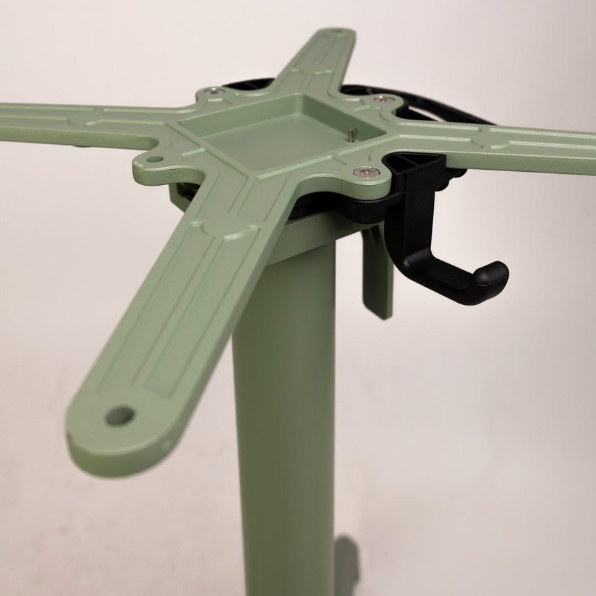 Pata de mesa KJ Yuna, disponible en una variedad de colores.