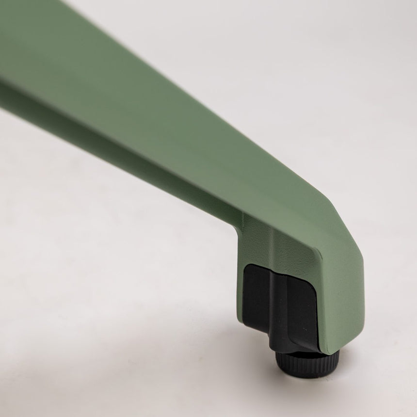 Pata de mesa KJ Yuna, disponible en una variedad de colores.