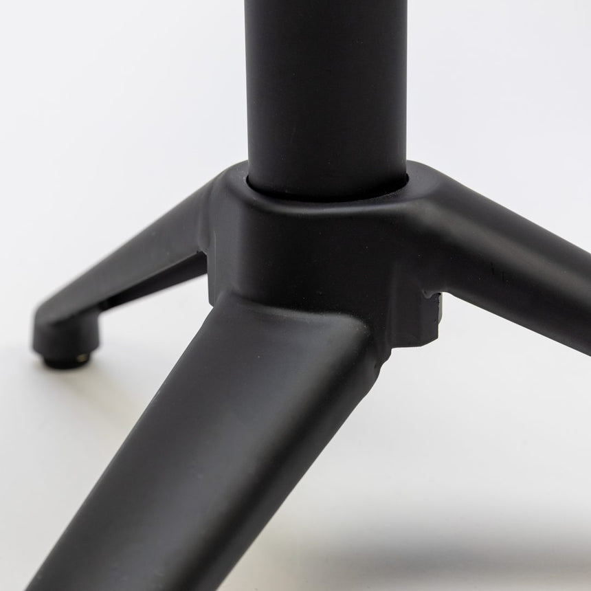 Asztalláb KJ Livia, különböző színbenekben