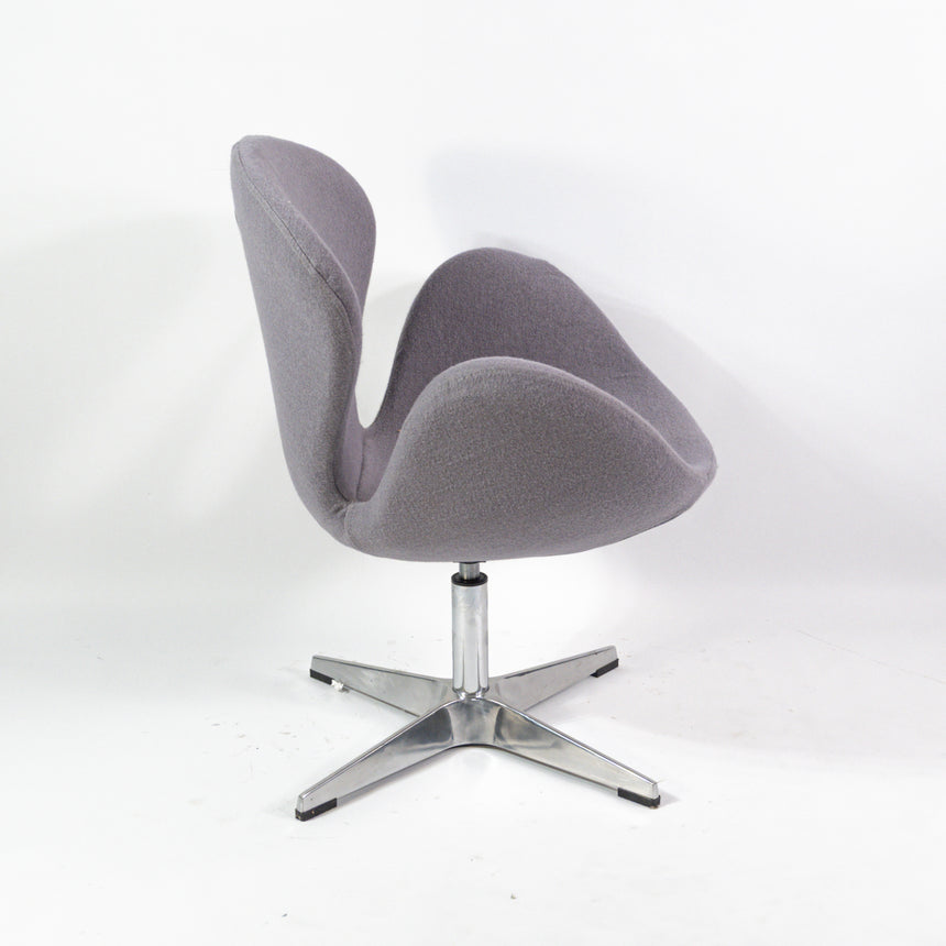 Sillón KH Andora con base giratoria de metal en color gris