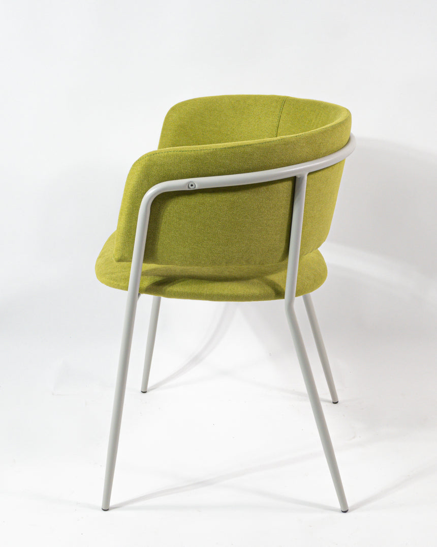 Silla de comedor Julia con opción de tela y color de patas.