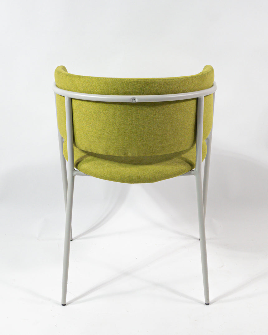 Silla de comedor Julia con opción de tela y color de patas.