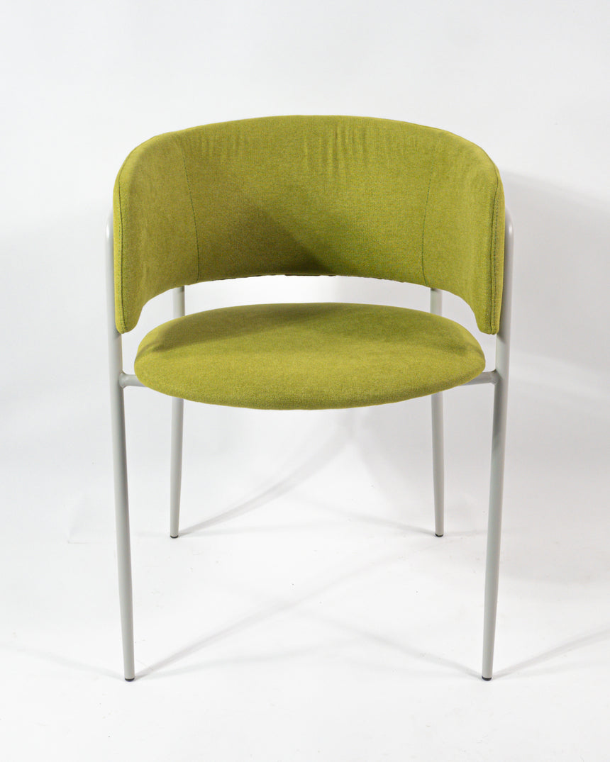 Silla de comedor Julia con opción de tela y color de patas.