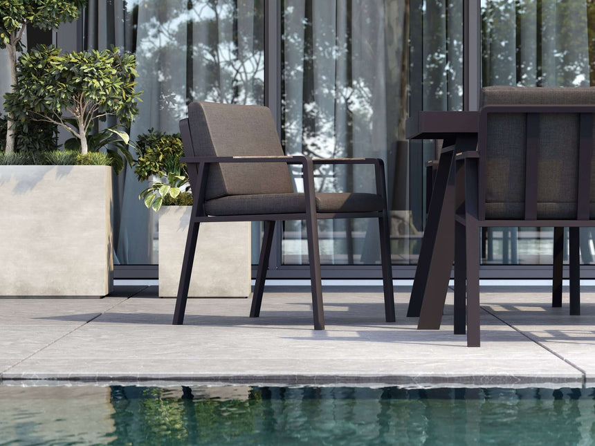 Higold Nofi - 8 személyes kerti étkezőszett fekete színben