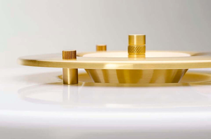 Lámpara de mesa Arte blanca y dorada – aluminio, cristal