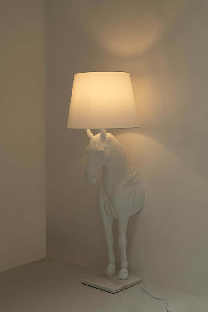 Lámpara de pie GOAT Horse Stand S blanca – fibra de vidrio