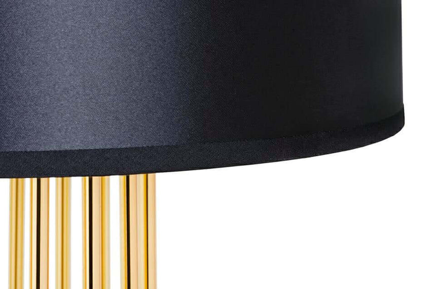 Lámpara de pie Holmes Straight dorada con pantalla negra – metal