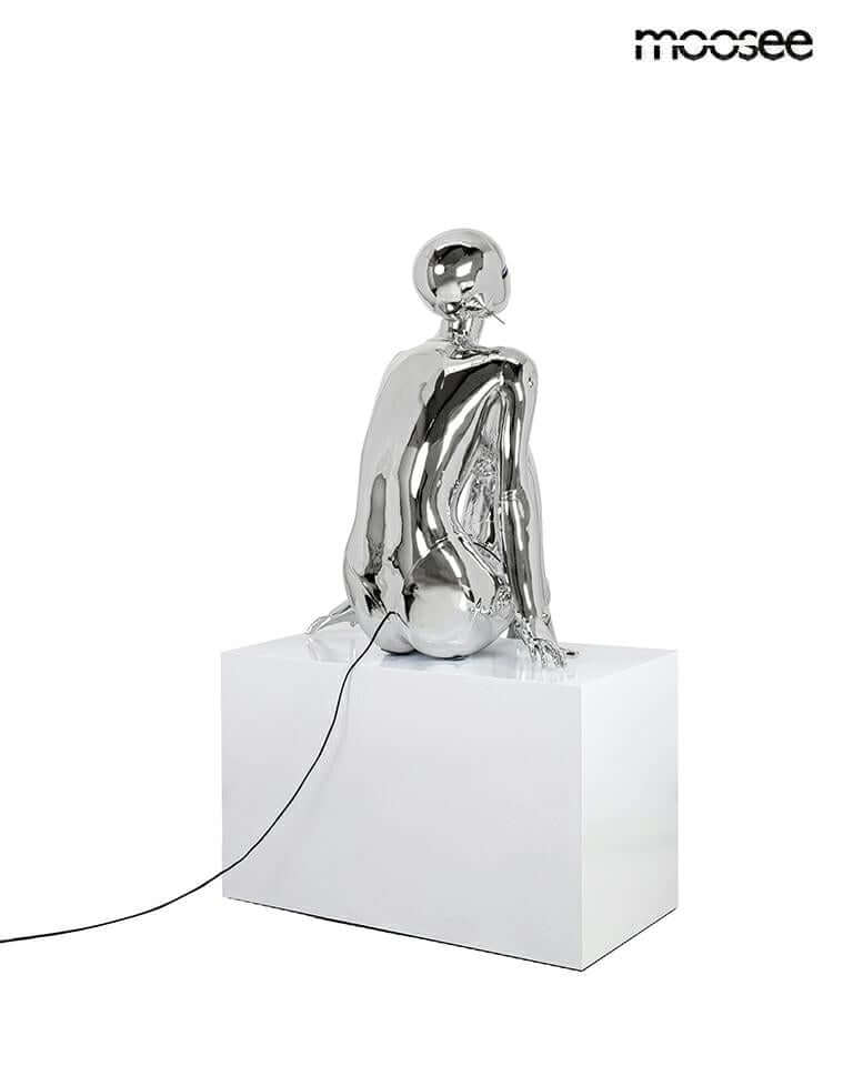 Estatua/lámpara de pie de Cyber Woman