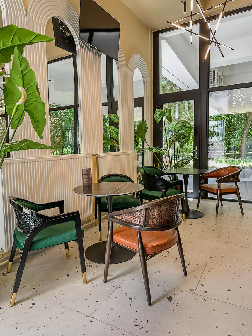 Silla de restaurante Wind, con tapizado y tinte opcionales