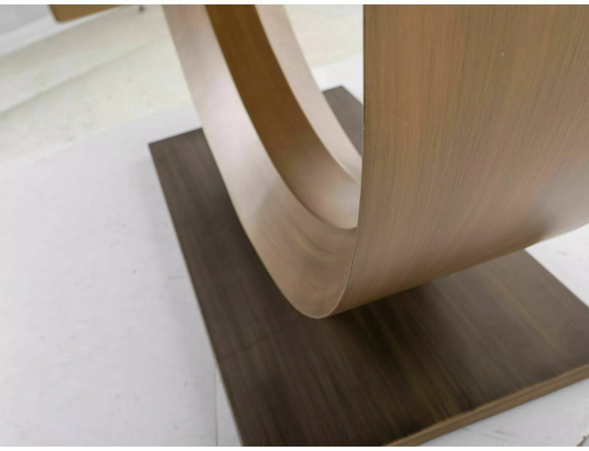 Mesa de comedor Ossido Bruno de Wilson Ceramics