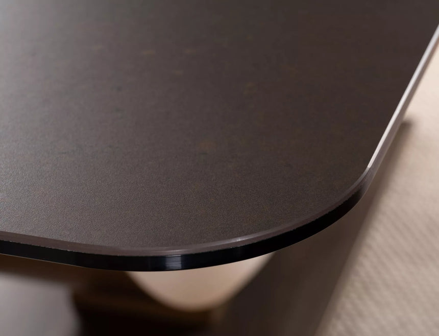 Mesa de comedor Ossido Bruno de Wilson Ceramics