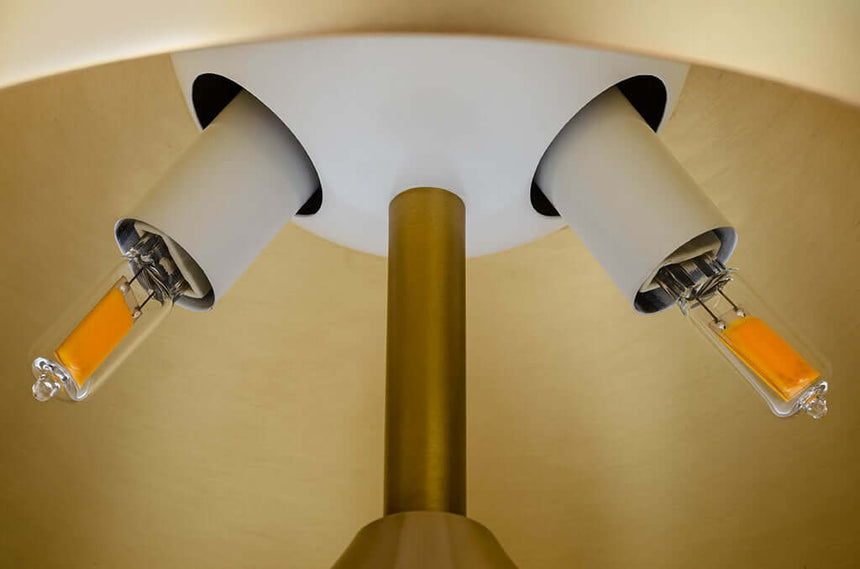 Lámpara de mesa Fungo dorada