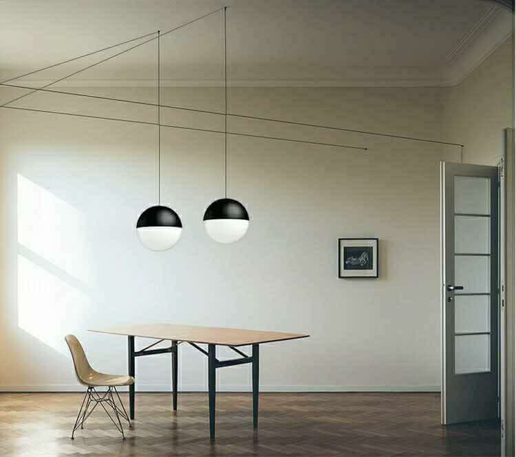 30. Lámpara de pared Bowl Duo negra