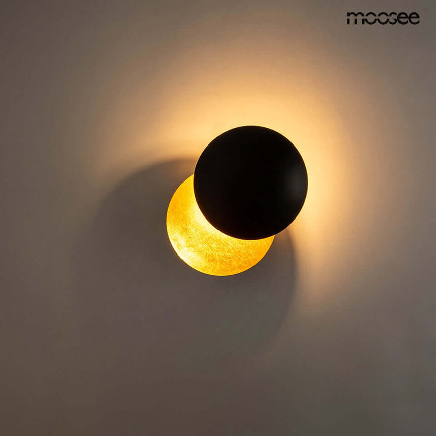 9. Lámpara de pared Eclise dorada/negra