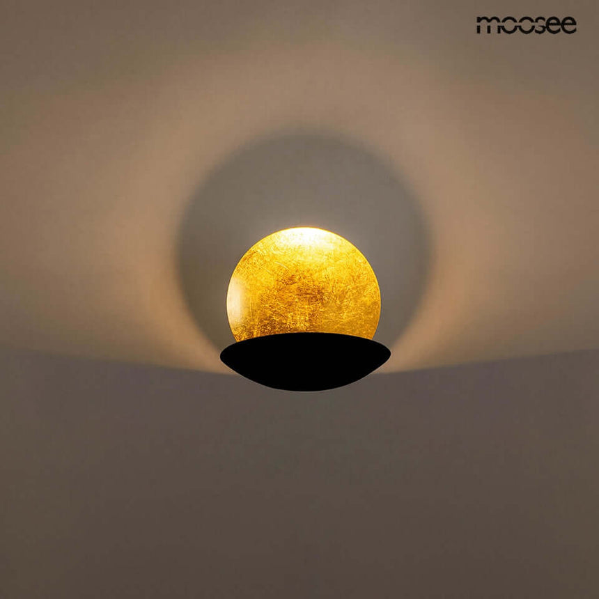 9. Lámpara de pared Eclise dorada/negra