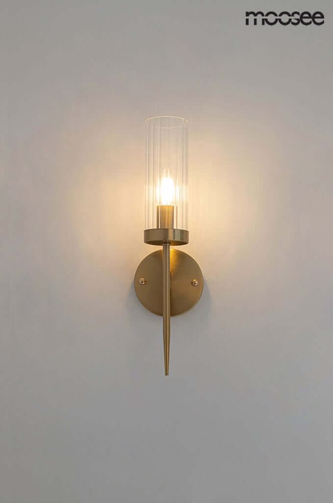 5. Lámpara de pared antorcha dorada