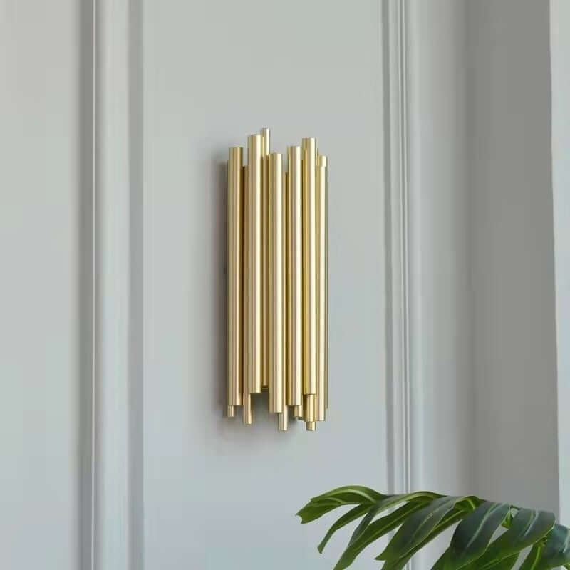 7. Lámpara de pared Tubo dorada