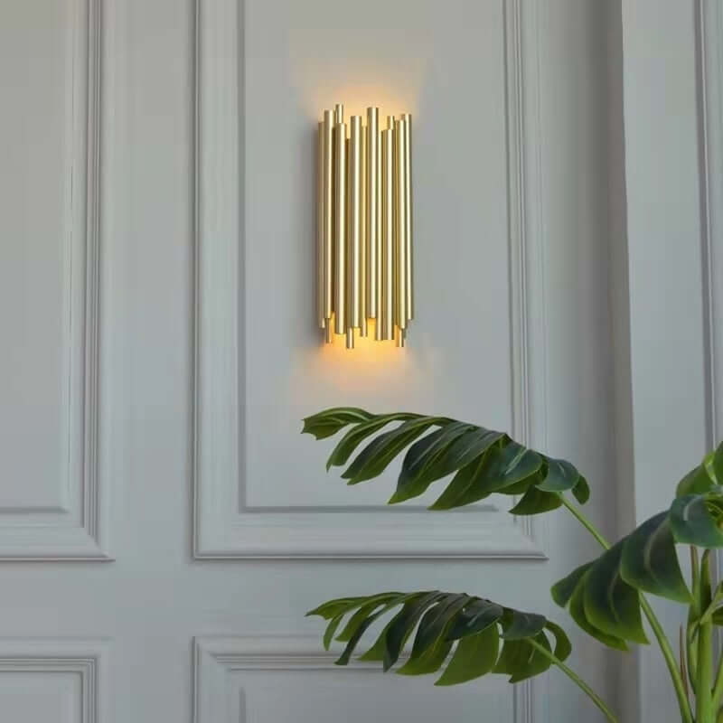 7. Lámpara de pared Tubo dorada