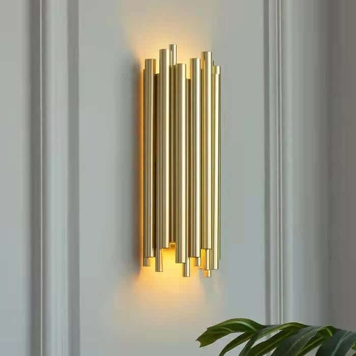7. Lámpara de pared Tubo dorada