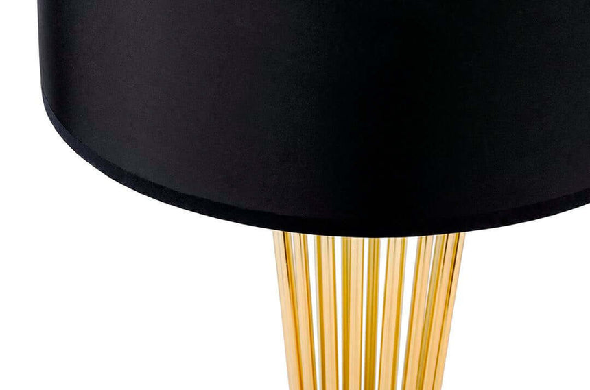 Lámpara de pie Holmes dorada con pantalla negra – metal