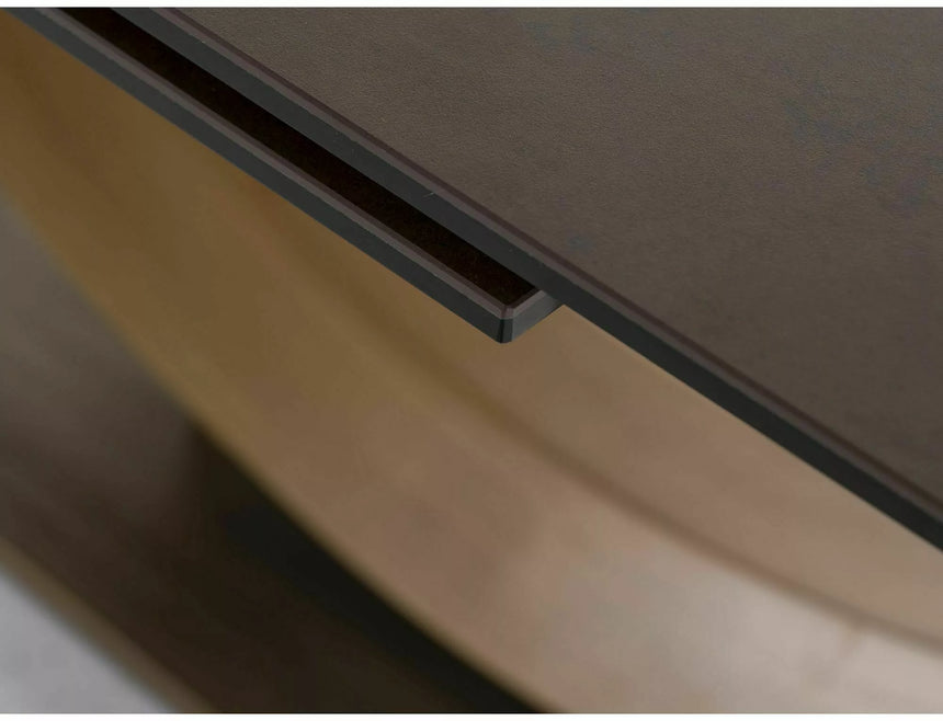 Mesa de comedor Ossido Bruno de Wilson Ceramics