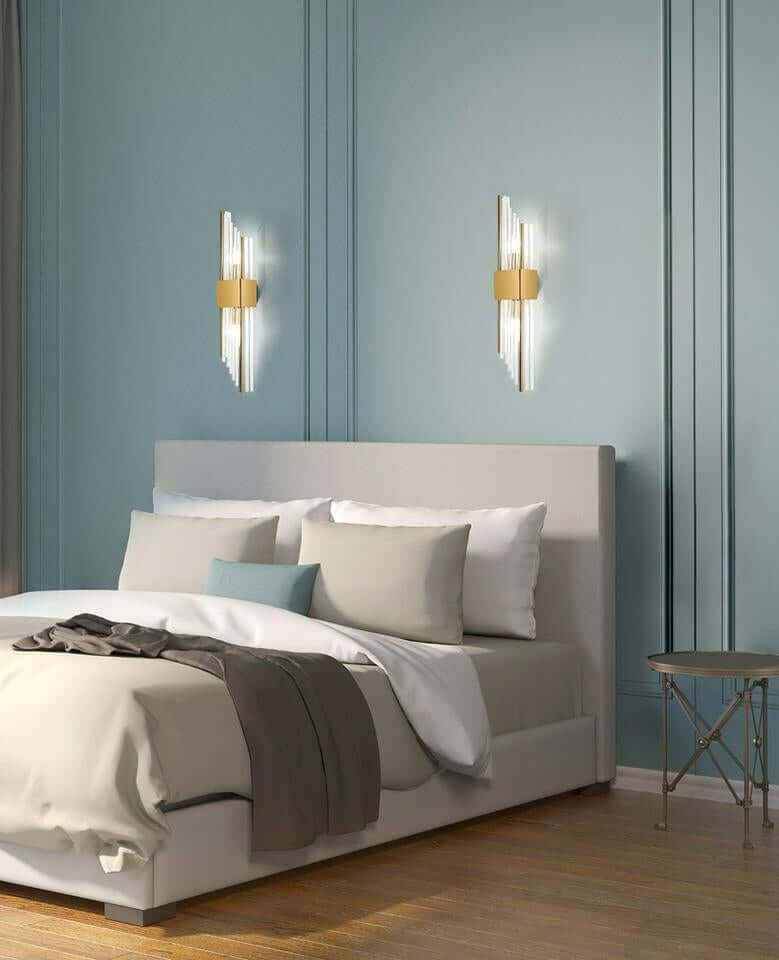 Lámpara de pared inclinada dorada